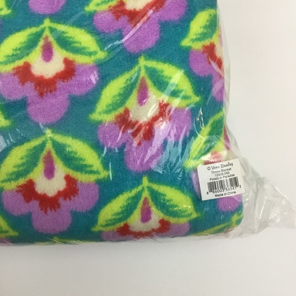 Vera Bradley Throw Blanket Petals in Paradise NEW - Picture 2 of 4
